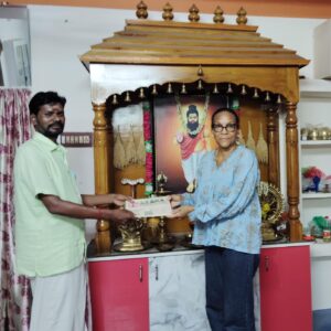 Client receiving Nadi astrology service at Agasthiyar shrine in Vaitheeswaran Koil.