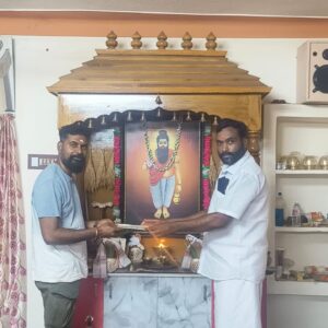 Devotee receiving Nadi astrology consultation blessings at Sri Mahasiva Agathiya Sukshama Nadi Jothidam, Vaitheeswaran Koil.